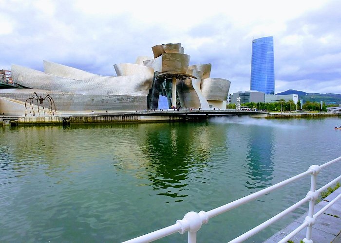 Guggenheim Museum Bilbao photo