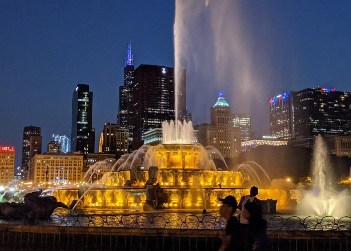 Buckingham Memorial Fountain photo