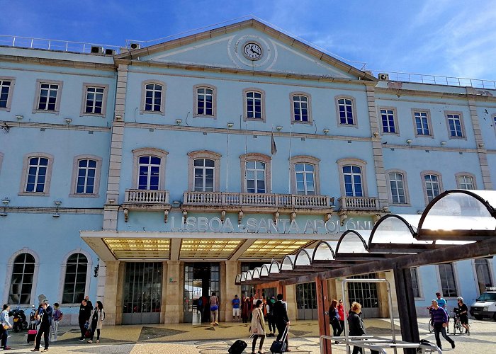 Santa Apolonia Train Station photo