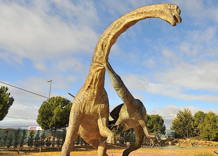 Dinopolis Sculpture showing the fight between a Baryonyx and a ... photo