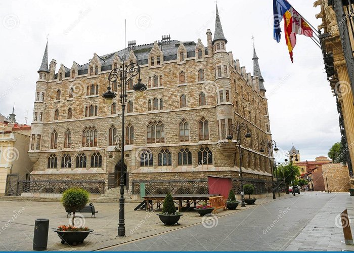 Casa de Botines Casa De Los Botines in Leon Stock Photo - Image of leon, architect ... photo