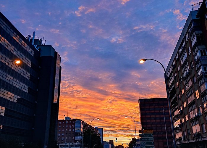 Avenida de la Paz Amanecer de sábado en Madrid : r/Madrid photo