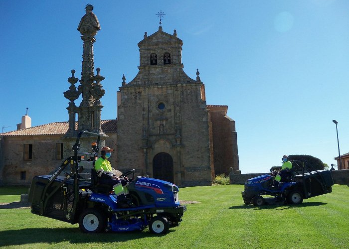 Parques y Jardines El nuevo tractor para los jardines de Soria favorece el trabajo ... photo