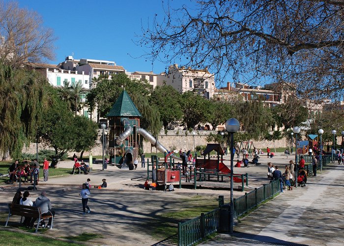 Parque del Mar Parque del Mar, el lugar de celebración de numerosos eventos ... photo