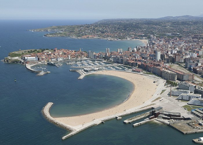 Playa de Poniente Poniente or Pando Beach | Gijón City Council Official Website photo