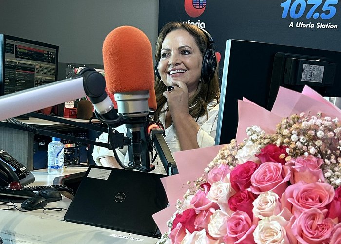 Estación de La Nava María Elena Nava, icono de la radio en español, vuelve a KLVE ... photo