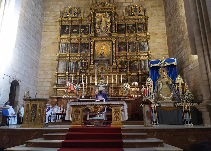 Parroquia de Santa Maria la Mayor El Obispo visita Linares y preside la celebración de la Eucaristía ... photo