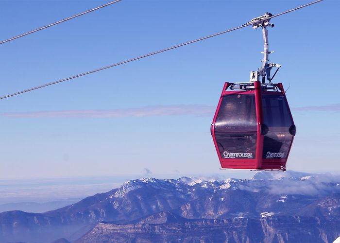 La Croix Ski Lift Ski experience - First tracks - Blog Chamrousse photo