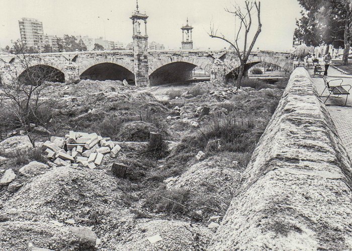 Antiguo Cauce del Rio Turia Así era el río Turia en la València de 1986 - Levante-EMV photo