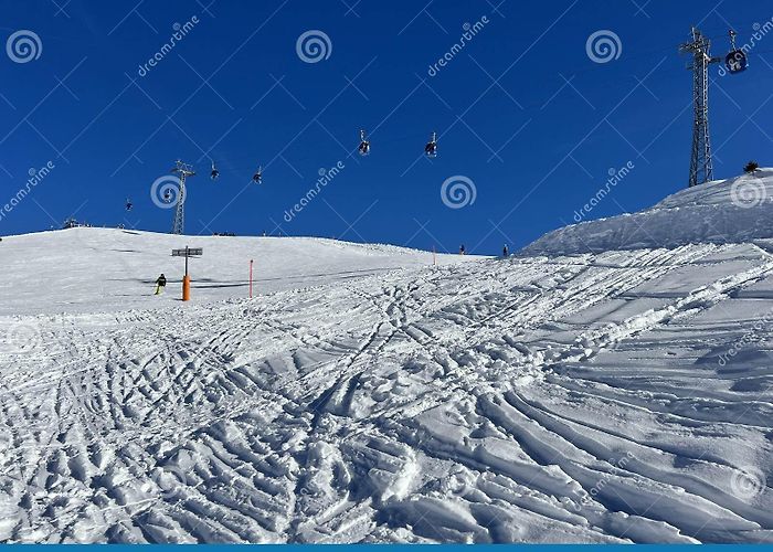 Ski Lift Innerarosa - Tschuggen 4pers. Gondola Lift (monocable Circulating Ropeway) or 4er ... photo