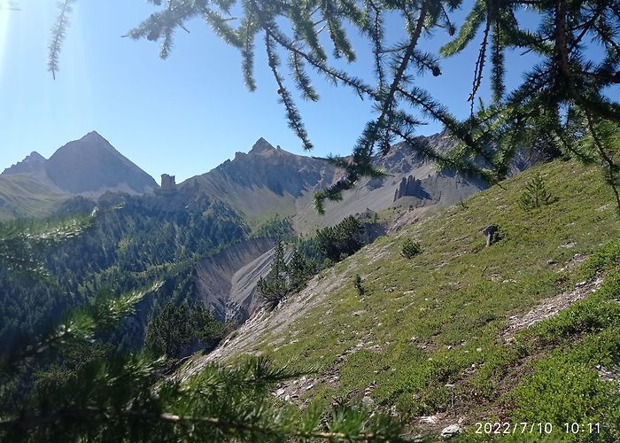 Melezet - Chesal ROCKS OF LA SUEUR - TOUR JAUNE DE BARABBAS • Hiking ... photo