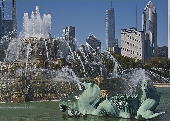 Buckingham Memorial Fountain Celebrating The 90th Anniversary Of Buckingham Memorial Fountain ... photo