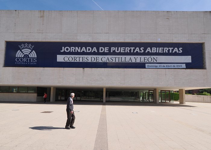 Las Cortes de Castilla y Leon CCyL: Jornada de puertas abiertas en las Cortes de Castilla y León ... photo