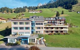 Ferien- Und Familienhotel Alpina อาเดลโบเดิน Exterior photo