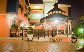Platino Hotel & Casino ซานติอาโก เด ลอสกาบาเญโรส Exterior photo