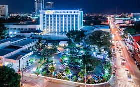 โรงแรมเดอะ อโป วิว Davao Exterior photo