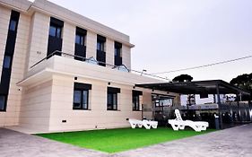 6 Bis Hotel กาสเตย์เดเฟลส์ Exterior photo