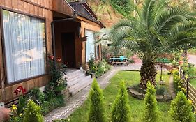 Chalet Ochos Qokhi Villa ควาเรียที Exterior photo