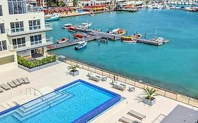 Luxury Condo With Infinity Pool & Ocean View โอรันเยสตัด Exterior photo