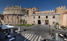 Hostal Restaurante Puerta Del Alcazar Hotel อาบีลา Exterior photo