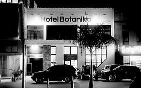 Botanika Hotel บุจัมบุรา Exterior photo