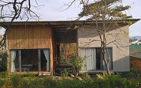 โคโมริ เฮาส์ แอนด์ ฟู้ด Bed & Breakfast ดาลัด Exterior photo