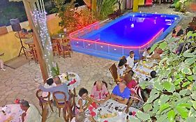 Hotel Restaurant Coco Lodge Majunga มาฮาจังกา Exterior photo