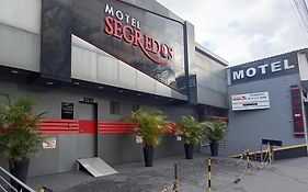 Motel Segredos (Adults Only) กัวรูยุส Exterior photo