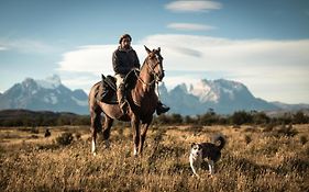 Pampa Lodge, Quincho & Caballos Torres del Paine National Park Exterior photo