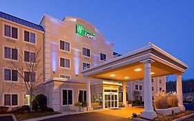 โรงแรมฮอลิเดย์ อินน์ เอ็กซ์เพรส บอสตัน/มิลฟอร์ด Exterior photo