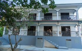 E&E Self Catering Hotel โบวาลง Exterior photo