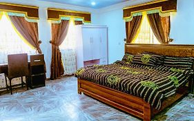 Lugbe Guest House By Select On Airport Rd, 3Rooms, 3 King-Sized Beds อาบูจา Exterior photo