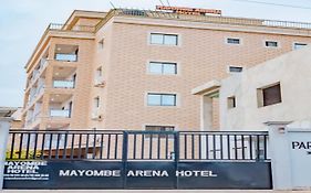 Mayombe Arena Hotel ปวงต์-นัว Exterior photo