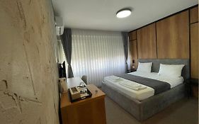 New Prishtina Luxury Rooms พริสตีนา Exterior photo