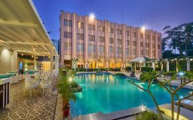 Hotel Hindusthan International, บูบันเนสชวาร์ Exterior photo