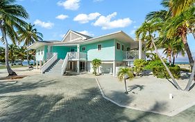 'The Cottage' At Rum Point - Private Getaway Driftwood Village Exterior photo