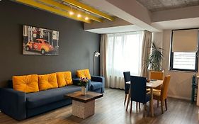 Teodoroiu Nr. 5 Aparthotel ไกรโอวา Exterior photo