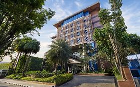 เดอะรอยัล สุราการ์ตา เฮอริเทจ - เอ็มแกลเลอรี คอลเล็กชั่น Hotel Surakarta  Exterior photo