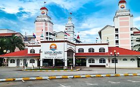 โลตัส เดซารุ บีช รีสอร์ต แอนด์ สปา Hotel Bandar Penawar Exterior photo