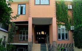 Orom Hostel ดูแชนเบอ Exterior photo