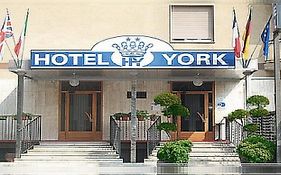 York Hotel ชินิเซลโลบาลซาโม Exterior photo