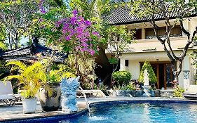Puri Bali Hotel โลวินา Exterior photo