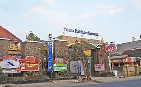 Super Oyo 92965 Trisna Patihan Resort ตุลุงอากุง Exterior photo