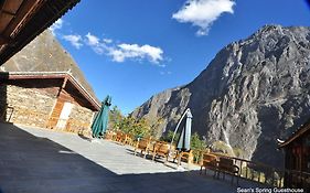 Tiger Leaping Gorge Sean'S Spring Guesthouse แชงกรีลา Exterior photo