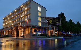 Hotel Russia ตีรัสปอล Exterior photo