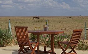 Ashnil Aruba Lodge Tsavo Exterior photo