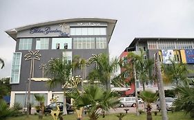 Palm Garden Hotel Brunei บันดาร์เสรีเบกาวัน Exterior photo