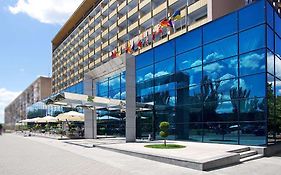 โรงแรมอินทัวริสต์ ซาโปโรซี Zaporizhia Exterior photo