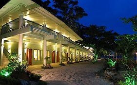 โรงแรมคามายัน บีช รีสอร์ท Subic Bay Exterior photo