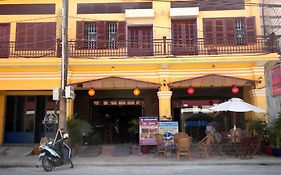 Old Town Guesthouse กำปอต Exterior photo